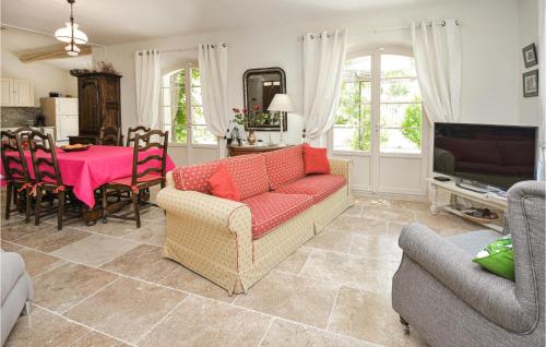 Beautiful home in Eygalires with 4 Bedrooms, WiFi and Outdoor swimming pool