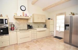 Beautiful home in Eygalires with 4 Bedrooms, WiFi and Outdoor swimming pool