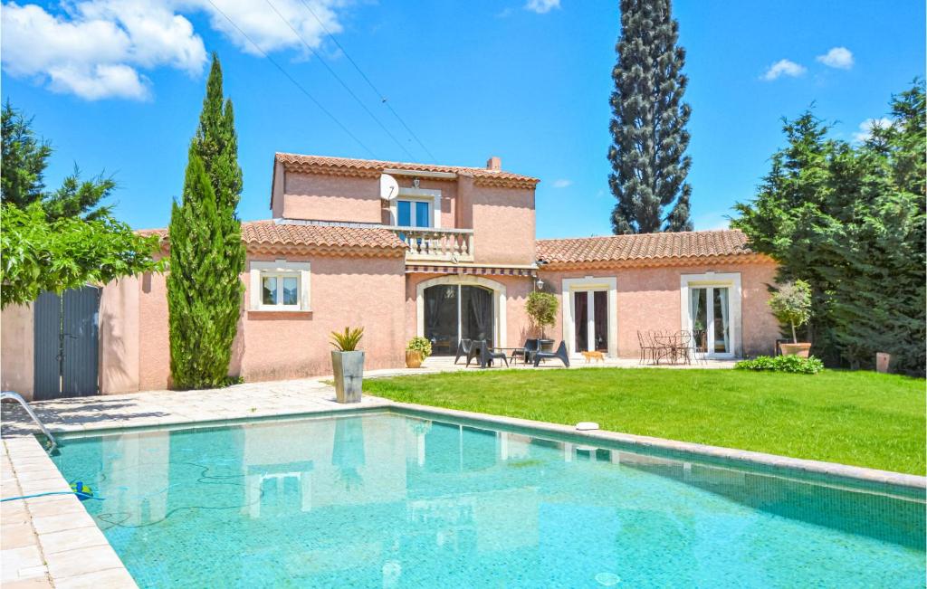 Beautiful home in Eyguieres with 4 Bedrooms, WiFi and Outdoor swimming pool , 13430 Eyguières