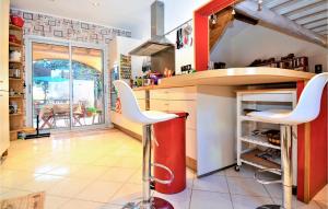 Beautiful home in Eyragues with Outdoor swimming pool, WiFi and Private swimming pool