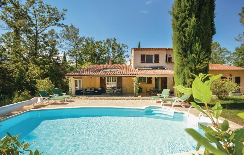 Beautiful home in Fayence with WiFi, Private swimming pool and Outdoor swimming pool , 83440 Fayence
