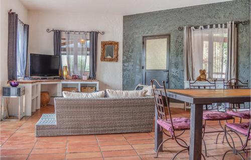 Beautiful home in Figari with 4 Bedrooms, WiFi and Private swimming pool