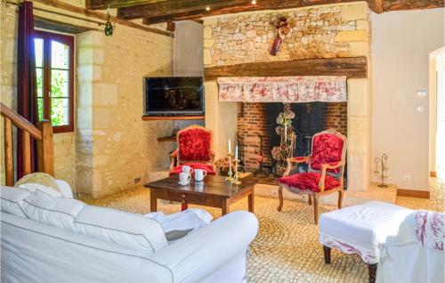Beautiful home in Fleurac with 3 Bedrooms, Private swimming pool and Outdoor swimming pool
