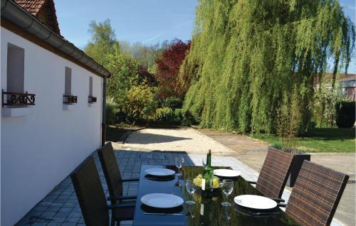 Beautiful home in Frise with 3 Bedrooms and WiFi