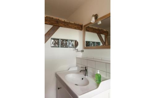 Beautiful home in Gammelby with 3 Bedrooms, Sauna and WiFi