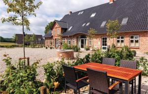 Beautiful home in Gammelby with 3 Bedrooms, Sauna and WiFi