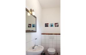 Beautiful home in Gammelby with 3 Bedrooms, Sauna and WiFi
