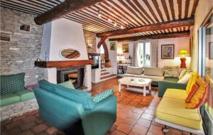 Beautiful home in Goult with 5 Bedrooms, Private swimming pool and Outdoor swimming pool