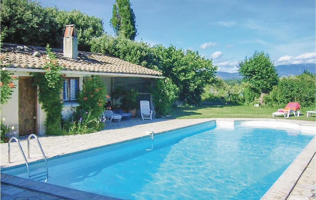 Beautiful home in Grignan with WiFi and Outdoor swimming pool , 26230 Grignan