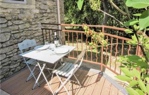Beautiful home in Grignan with WiFi and Outdoor swimming pool