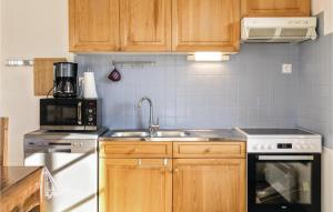Beautiful home in Hauteville-sur-Mer w/ WiFi and 3 Bedrooms