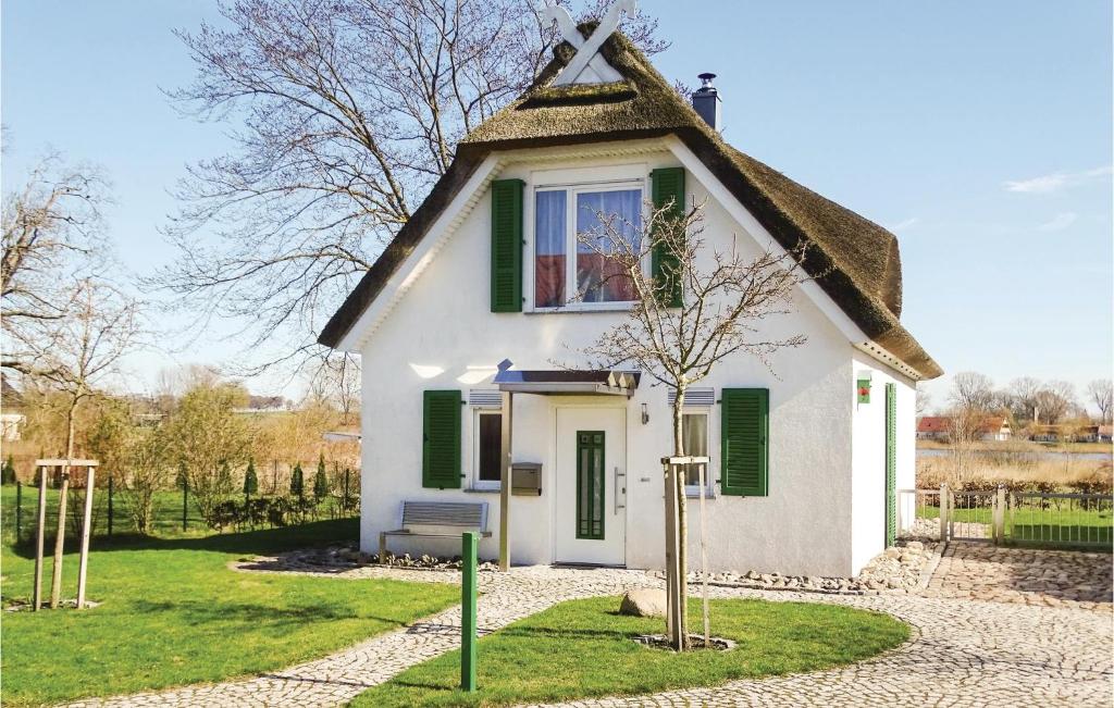 Beautiful home in Insel Poel-Kirchdorf with 2 Bedrooms and WiFi , 23999 Kirchdorf