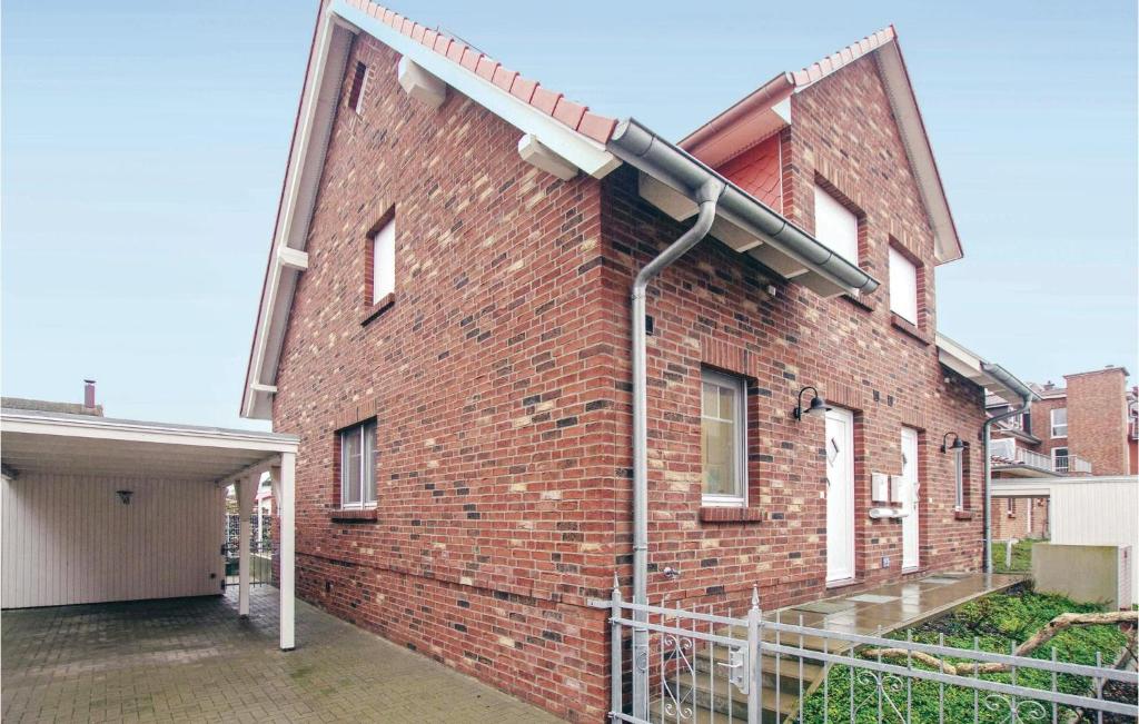 Maison de vacances Beautiful home in Insel Poel-Timmendorf with 4 Bedrooms and WiFi  23999 Timmendorfer Strand
