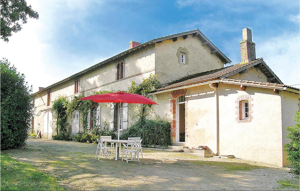 Beautiful home in La Chapelle Hermier with 2 Bedrooms , 85220 La Chapelle-Hermier