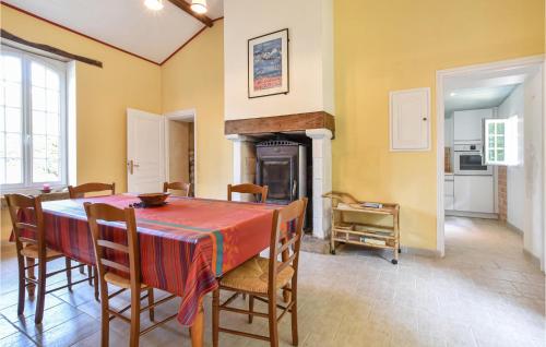 Beautiful home in La Chapelle Hermier with 2 Bedrooms