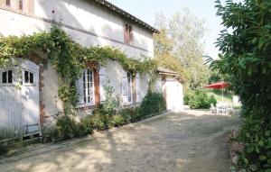 Beautiful home in La Chapelle Hermier with 2 Bedrooms