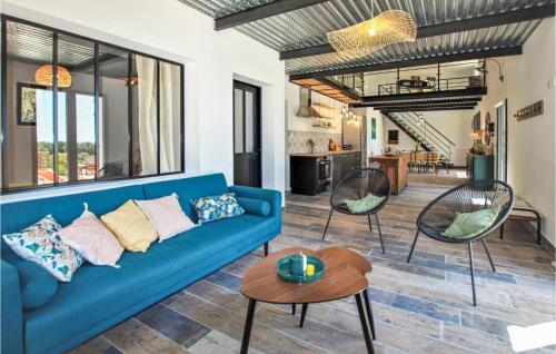 Beautiful home in La Garde Adhmar with WiFi, Private swimming pool and Outdoor swimming pool