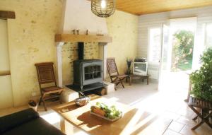 Beautiful home in La Jonchere with 2 Bedrooms, Outdoor swimming pool and Heated swimming pool