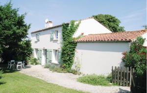 Beautiful home in La Jonchere with WiFi, Outdoor swimming pool and Heated swimming pool