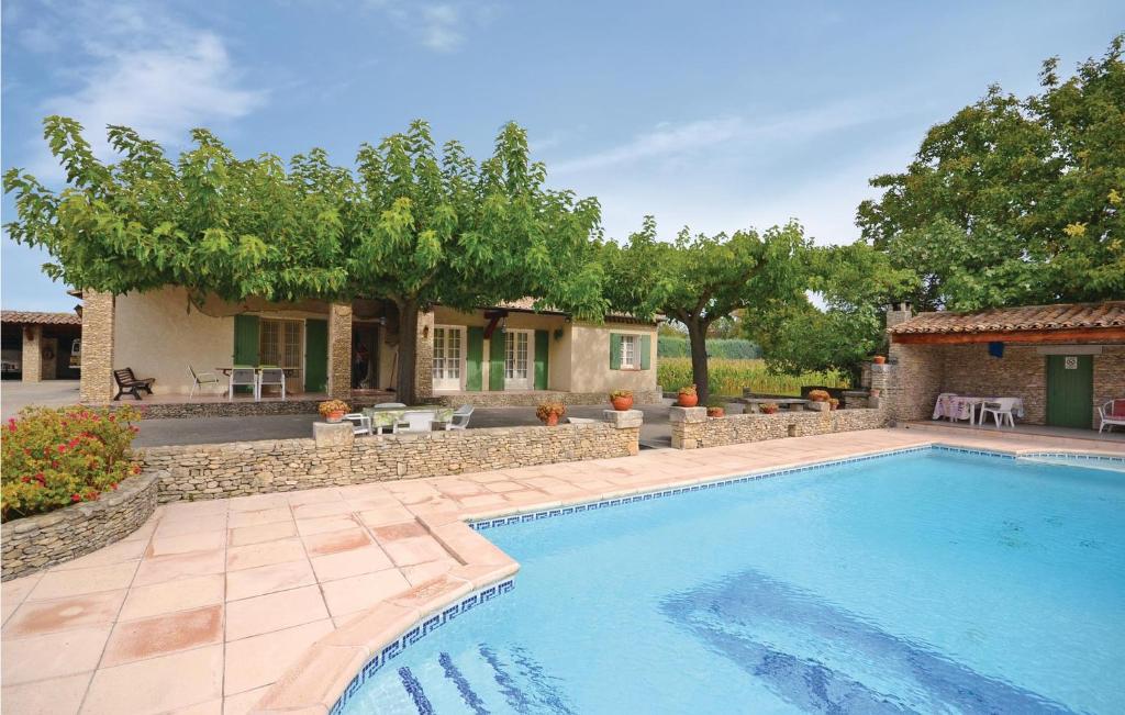 Beautiful home in Lagnes with 3 Bedrooms, WiFi and Private swimming pool , 84800 Lagnes