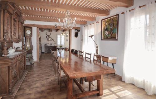 Beautiful home in Lagnes with 3 Bedrooms, WiFi and Private swimming pool