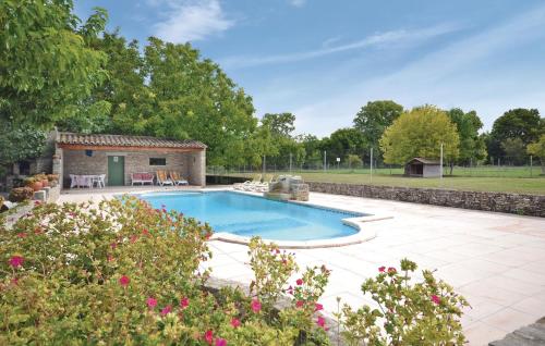 Beautiful home in Lagnes with 3 Bedrooms, WiFi and Private swimming pool