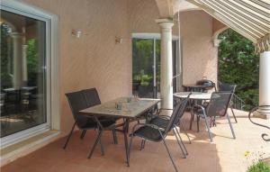 Beautiful home in Lamalou les Bains with WiFi, Private swimming pool and Outdoor swimming pool