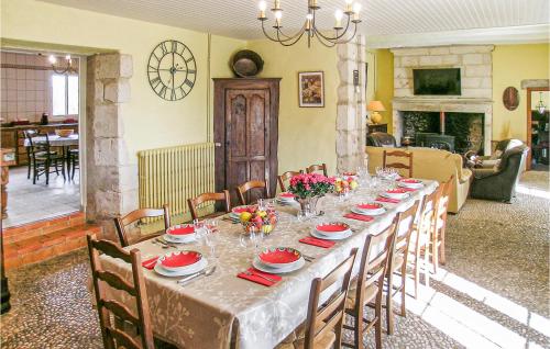 Beautiful home in Le Change with 4 Bedrooms, WiFi and Private swimming pool