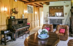 Beautiful home in Le Change with 4 Bedrooms, WiFi and Private swimming pool