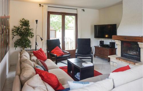 Beautiful home in Le Poujol sur Orb with 3 Bedrooms, WiFi and Private swimming pool