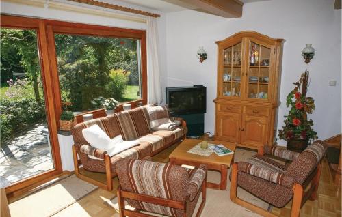 Beautiful home in Lengenfeld-Plohn with 2 Bedrooms and WiFi