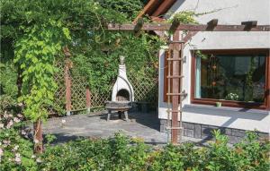 Beautiful home in Lengenfeld-Plohn with 2 Bedrooms and WiFi