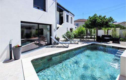 Beautiful home in Les Angles with 3 Bedrooms, WiFi and Outdoor swimming pool