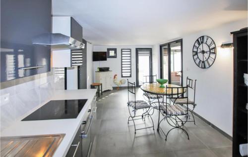Beautiful home in Les Angles with 3 Bedrooms, WiFi and Outdoor swimming pool