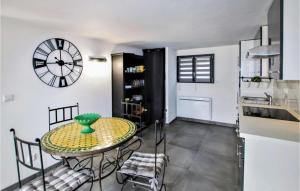 Beautiful home in Les Angles with 3 Bedrooms, WiFi and Outdoor swimming pool