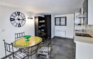 Maison de vacances Beautiful home in Les Angles with 3 Bedrooms, WiFi and Outdoor swimming pool Du Bevedere 2 30133 Les Angles (Gard) Languedoc-Roussillon