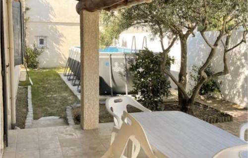 Beautiful home in Les Angles with Outdoor swimming pool, WiFi and 4 Bedrooms