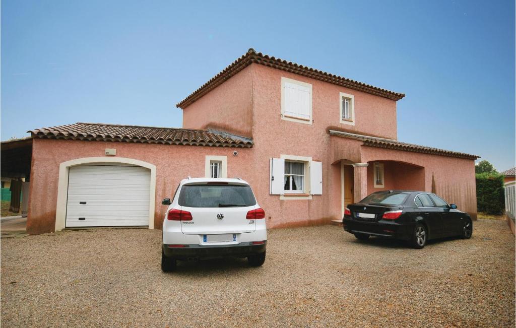 Maison de vacances Beautiful home in Les Arcs with 5 Bedrooms, WiFi and Outdoor swimming pool  83460 Les Arcs-sur-Argens