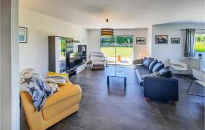 Beautiful home in Lilia, Plouguerneau with 4 Bedrooms and WiFi