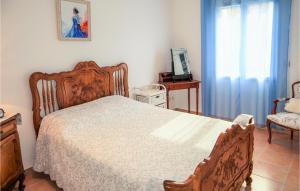 Beautiful home in lIsle-sur-la-Sorgue with 3 Bedrooms