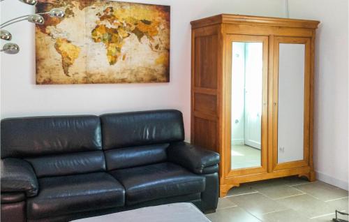 Beautiful home in Loge Fougereuse with WiFi, Heated swimming pool and Private swimming pool