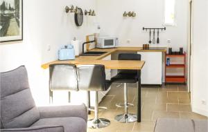 Beautiful home in Loge Fougereuse with WiFi, Heated swimming pool and Private swimming pool