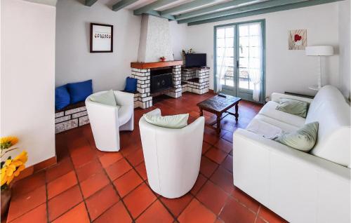 Beautiful home in Longeville-sur-Mer with 3 Bedrooms