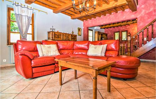 Beautiful home in Maillane with WiFi and 3 Bedrooms