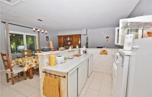 Beautiful home in Mazan with 3 Bedrooms and Outdoor swimming pool