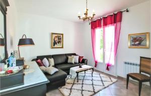 Beautiful home in Merindol with 2 Bedrooms, WiFi and Outdoor swimming pool