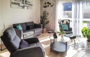 Beautiful home in Milizac with 3 Bedrooms and WiFi
