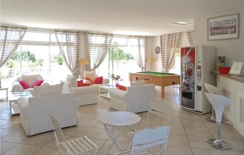 Beautiful home in Montauroux with 2 Bedrooms, Outdoor swimming pool and Heated swimming pool