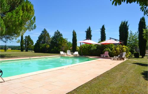 Beautiful home in Montaut with Outdoor swimming pool, WiFi and 3 Bedrooms