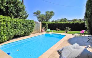 Beautiful home in Montfavet with WiFi, Private swimming pool and Outdoor swimming pool